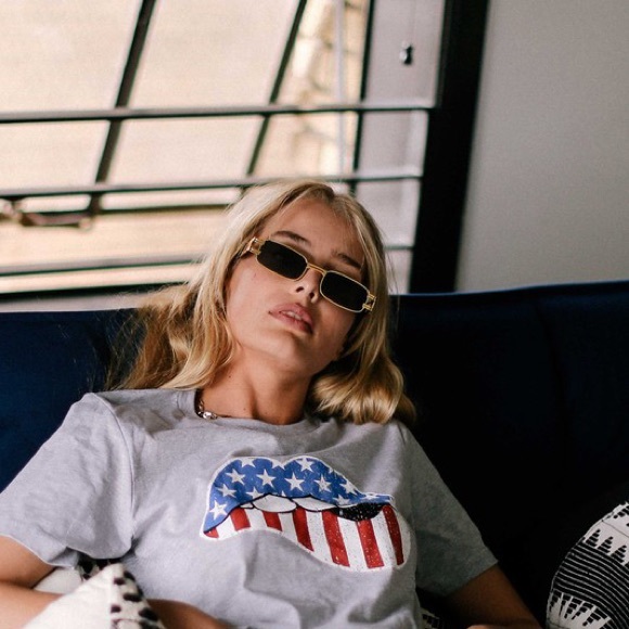 AMERICAN LIP GRAPHIC TEE - Picture 2 of 2